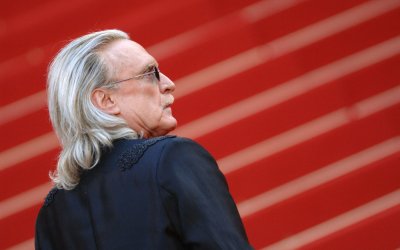 219_webedia-articles_dbf_90e_57d9df6f909022616855b16855_christophe-en-reanimation-les-messages-de-soutien-de-raphael-et-pascal-obispo|1507270-christophe-au-palais-des-festivals-pour-orig-1