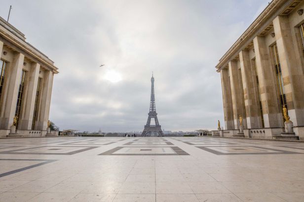 Coronavirus-les-rues-de-Paris-se-vident-les-habitants-se-preparent-au-confinement